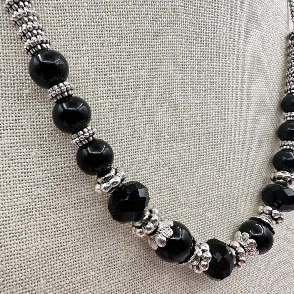 Vintage 90s Black Beaded Silver Tone Necklace Boho Classic Fashion Jewelry Boho